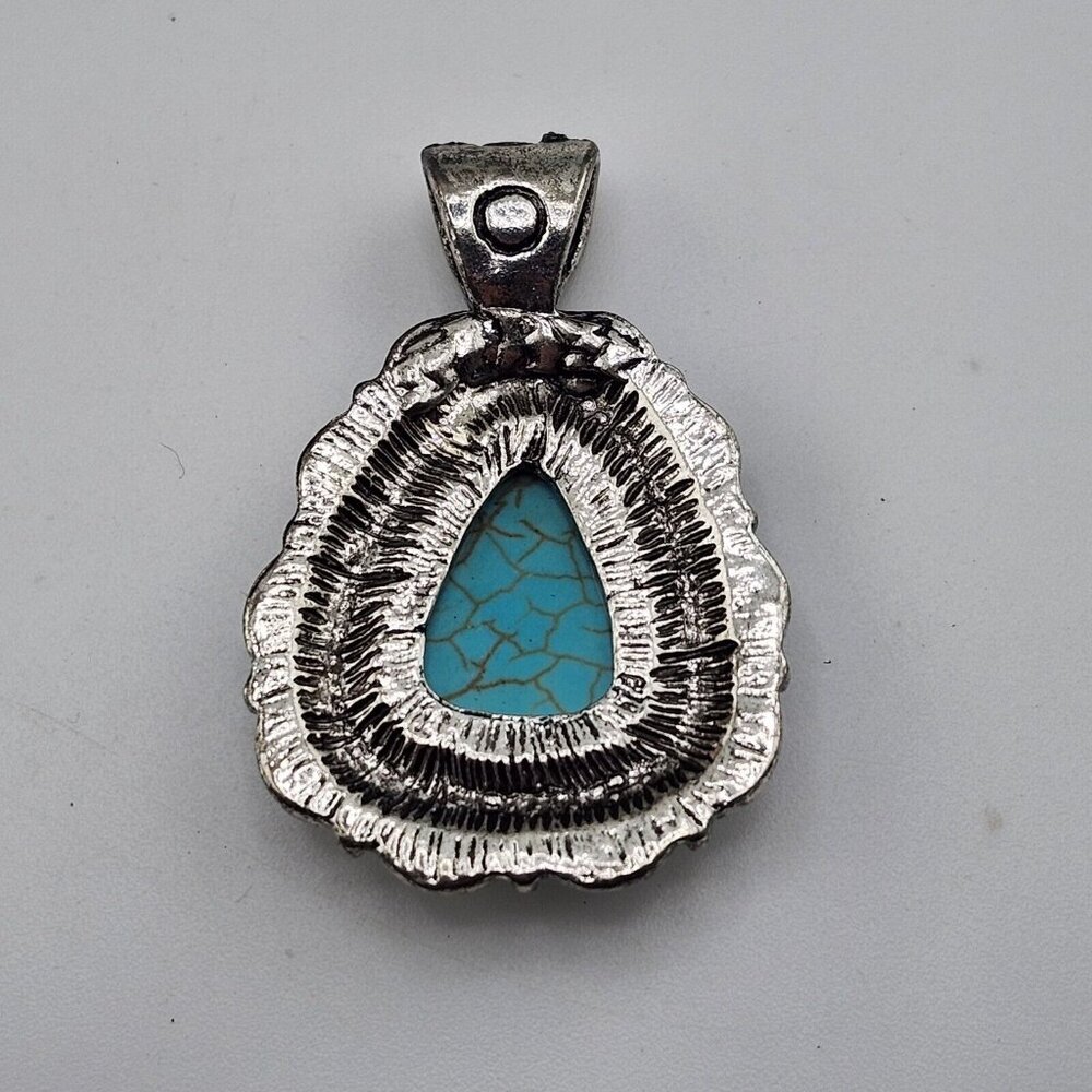 Nwt Faux Turquoise Silver Tone Southwestern Style Pendant Chuns Fashion - Picture 2 of 4